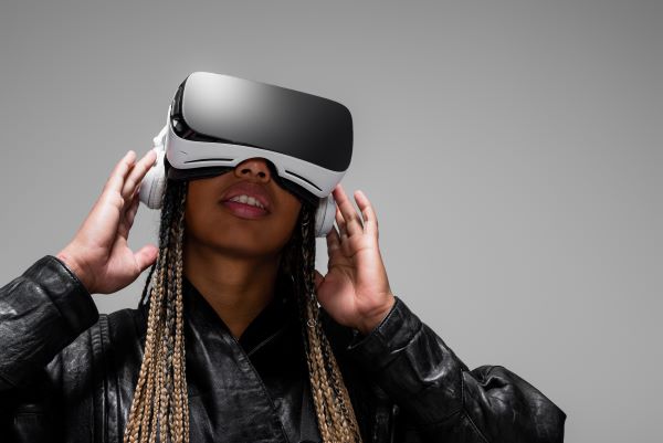 black woman with vr headset